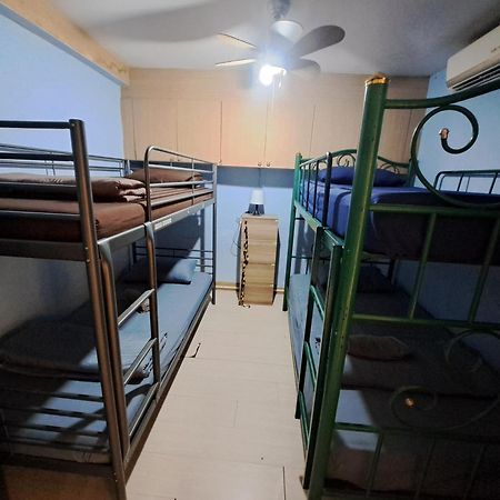 Sura Hostel Bangkok Near Mrt Phra Ram 9 Bagian luar foto