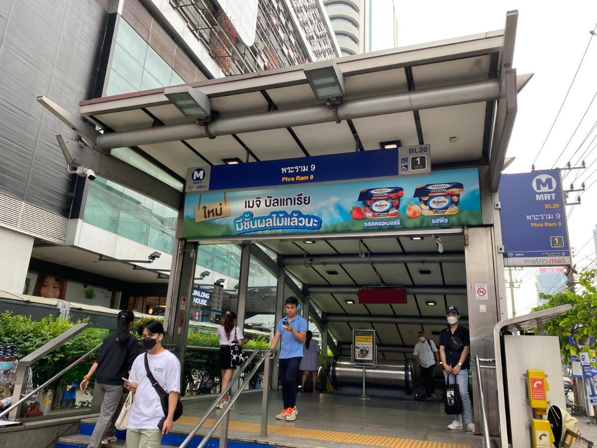 Sura Hostel Bangkok Near Mrt Phra Ram 9 Bagian luar foto
