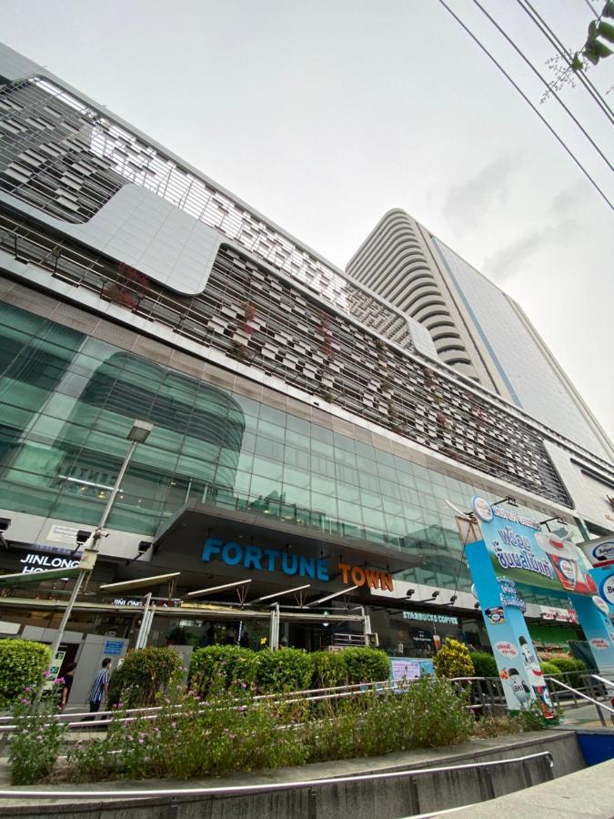 Sura Hostel Bangkok Near Mrt Phra Ram 9 Bagian luar foto
