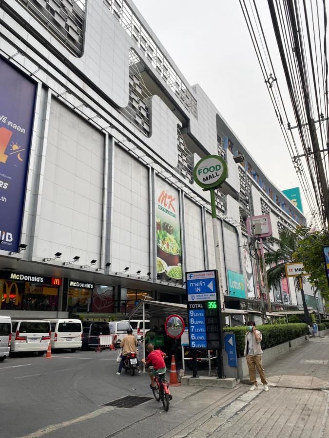 Sura Hostel Bangkok Near Mrt Phra Ram 9 Bagian luar foto