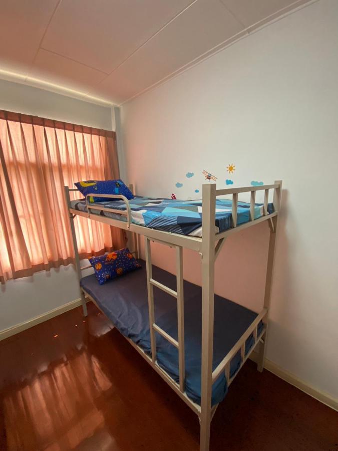 Sura Hostel Bangkok Near Mrt Phra Ram 9 Bagian luar foto