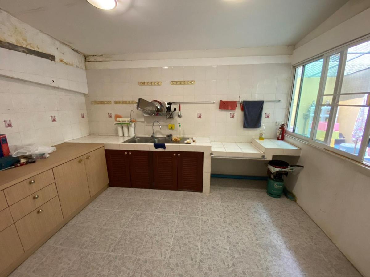 Sura Hostel Bangkok Near Mrt Phra Ram 9 Bagian luar foto