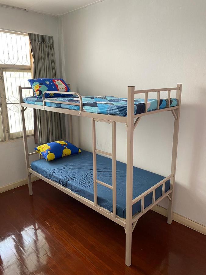 Sura Hostel Bangkok Near Mrt Phra Ram 9 Bagian luar foto