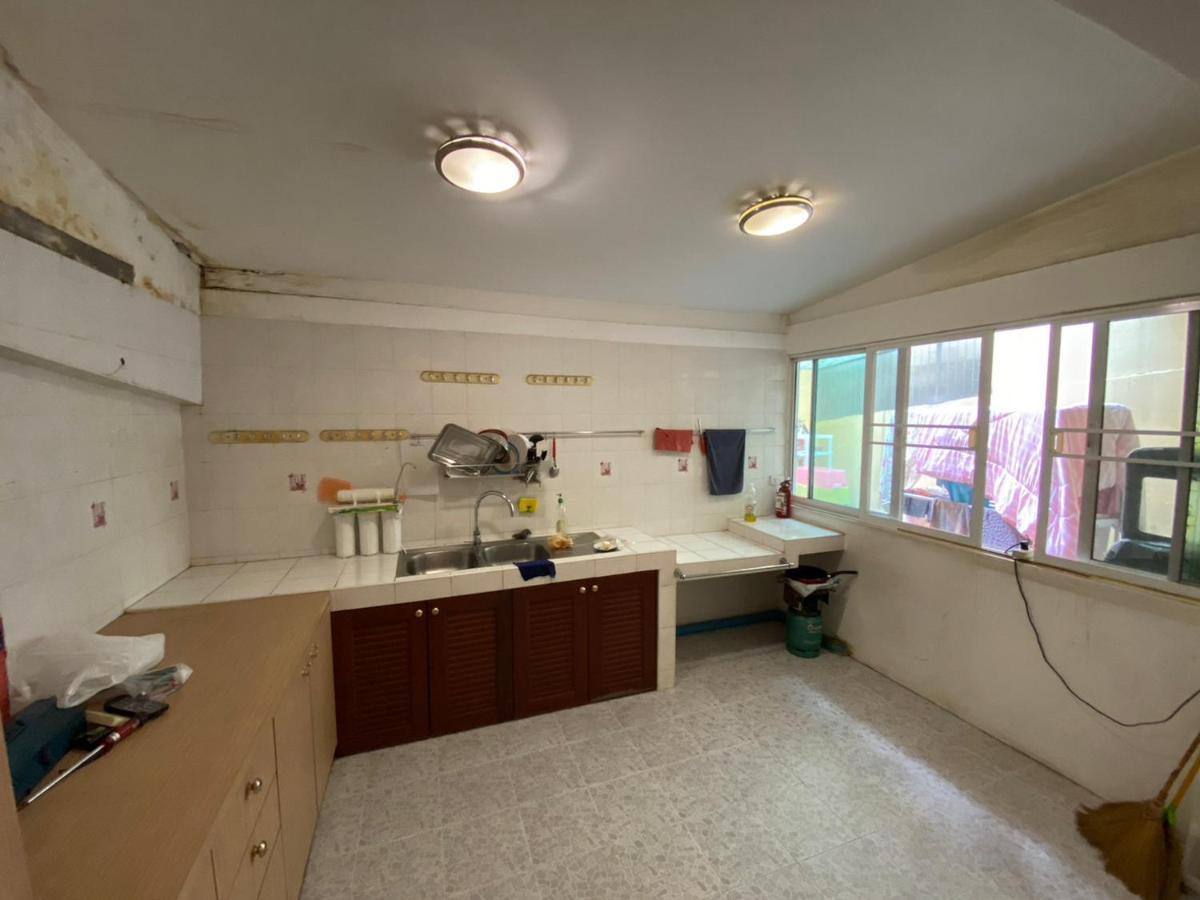 Sura Hostel Bangkok Near Mrt Phra Ram 9 Bagian luar foto