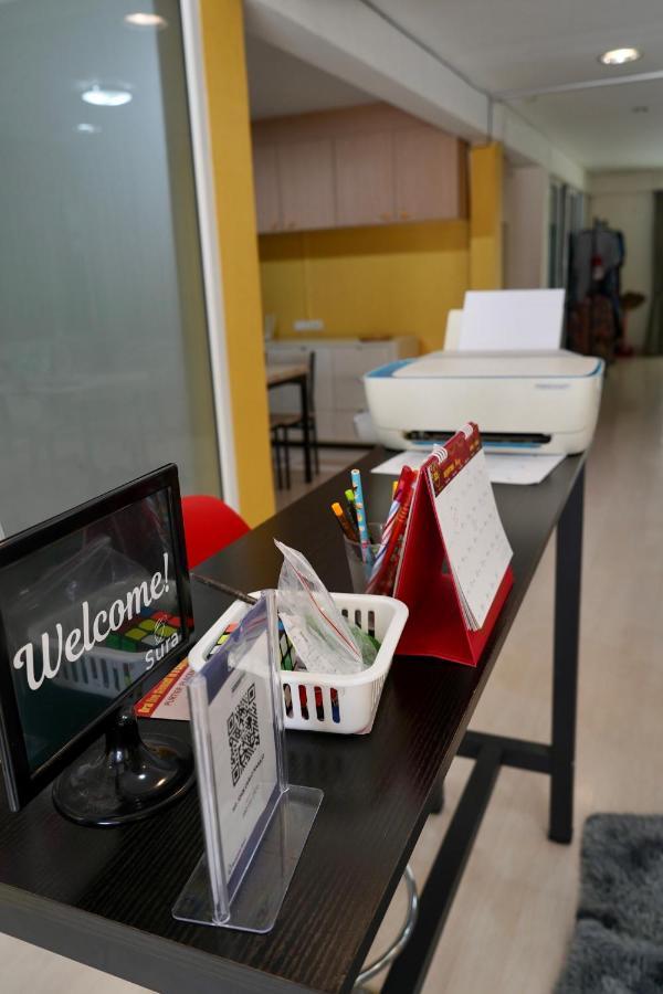 Sura Hostel Bangkok Near Mrt Phra Ram 9 Bagian luar foto