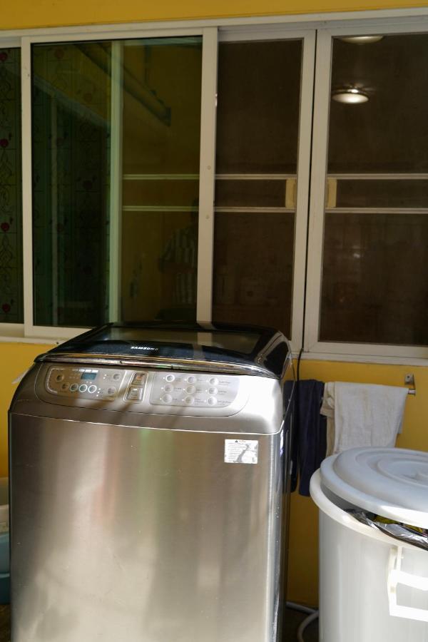 Sura Hostel Bangkok Near Mrt Phra Ram 9 Bagian luar foto