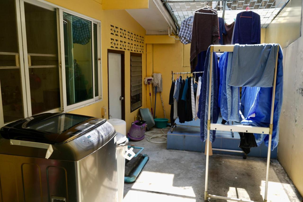 Sura Hostel Bangkok Near Mrt Phra Ram 9 Bagian luar foto