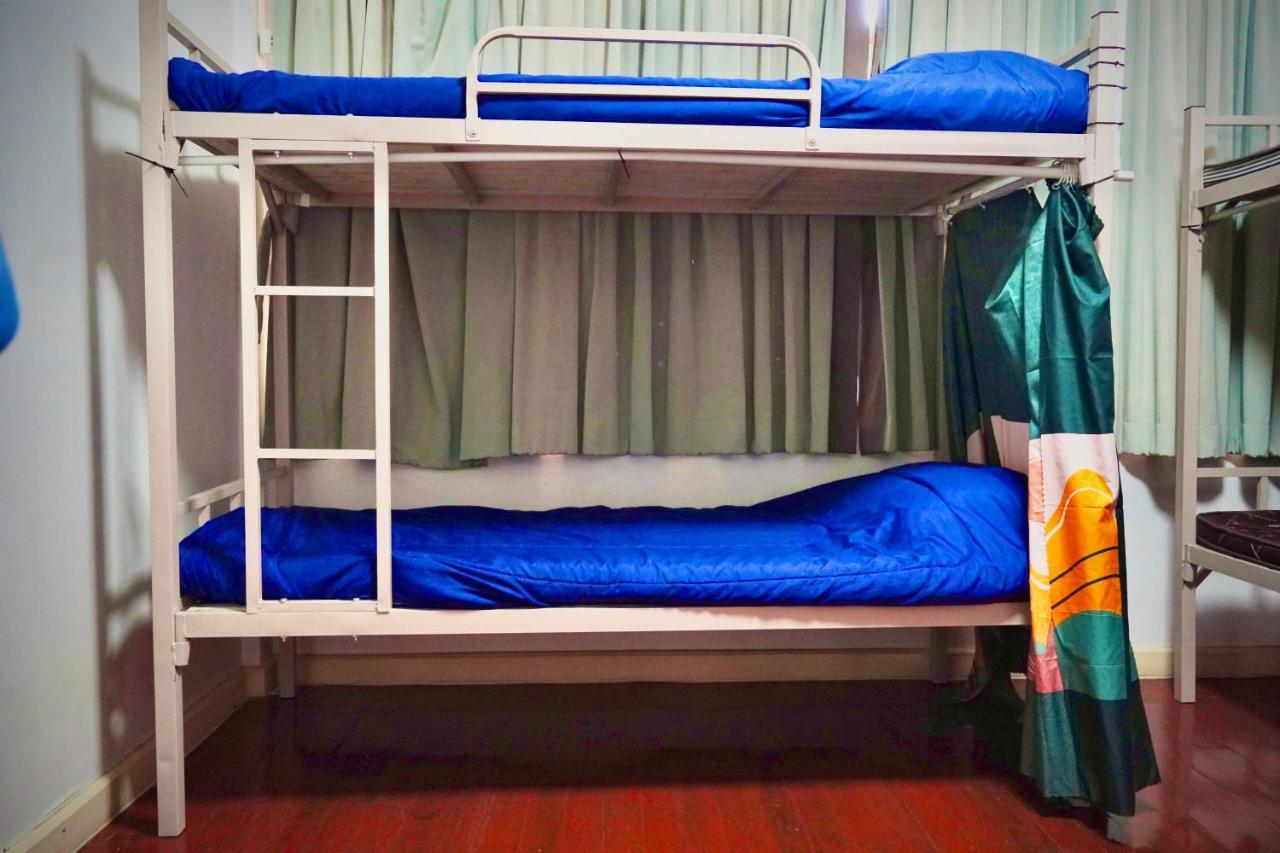 Sura Hostel Bangkok Near Mrt Phra Ram 9 Bagian luar foto