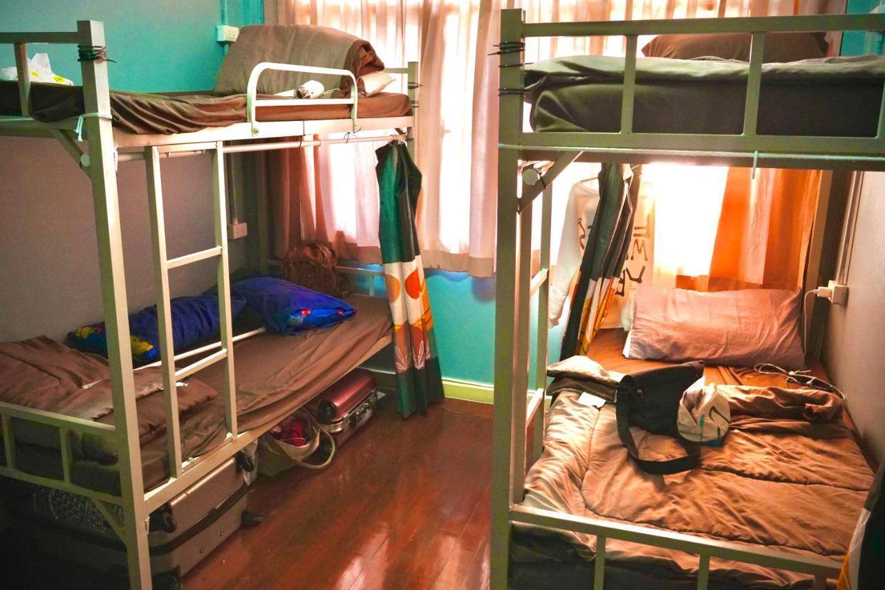 Sura Hostel Bangkok Near Mrt Phra Ram 9 Bagian luar foto