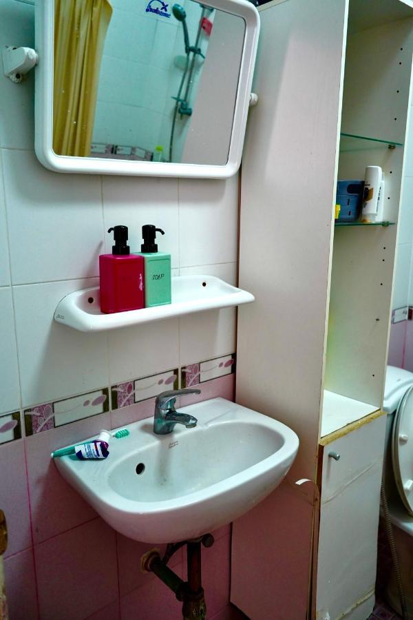 Sura Hostel Bangkok Near Mrt Phra Ram 9 Bagian luar foto