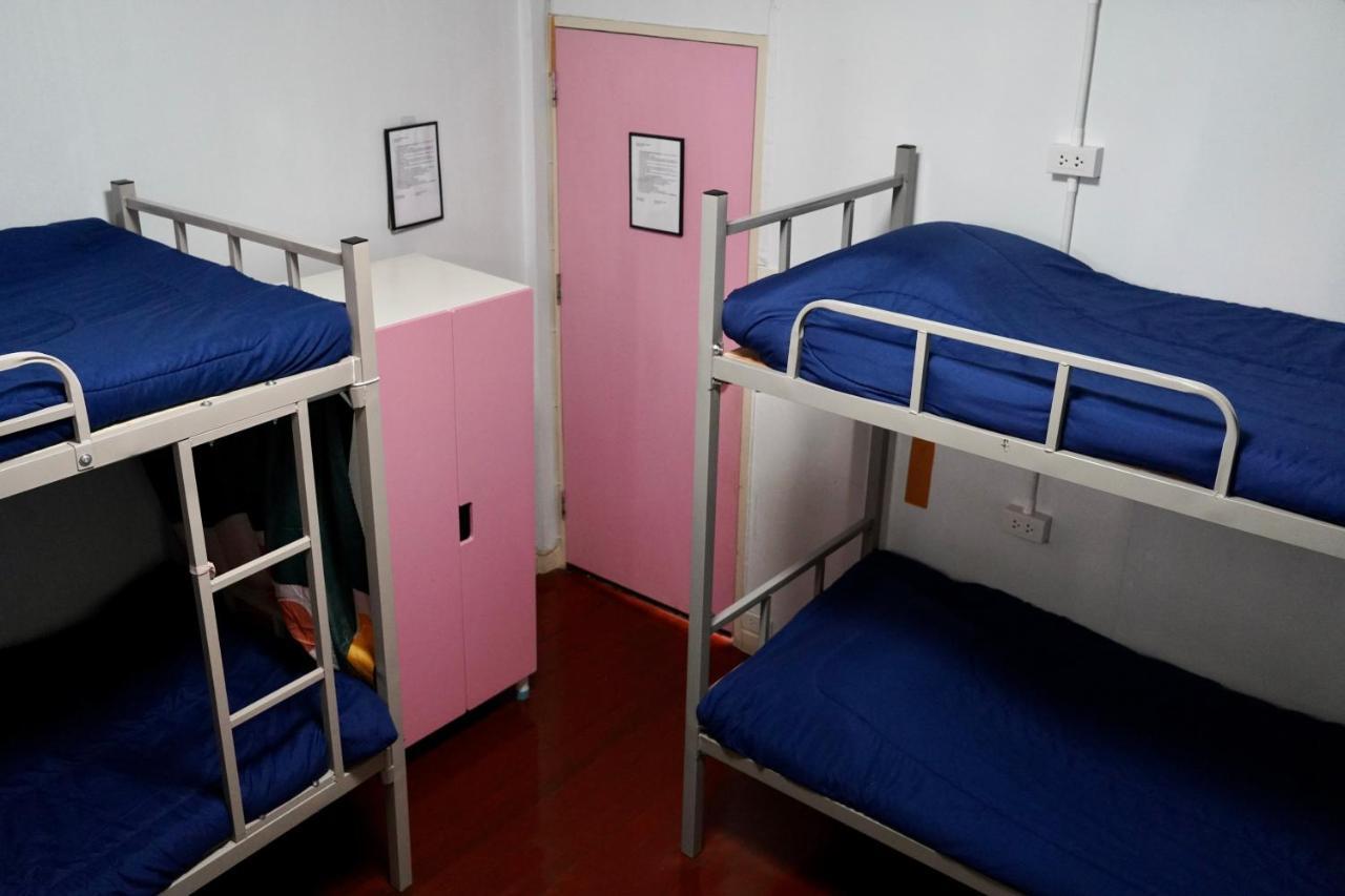 Sura Hostel Bangkok Near Mrt Phra Ram 9 Bagian luar foto