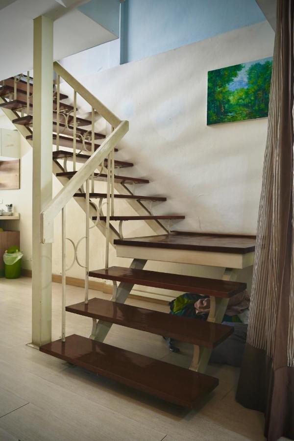 Sura Hostel Bangkok Near Mrt Phra Ram 9 Bagian luar foto