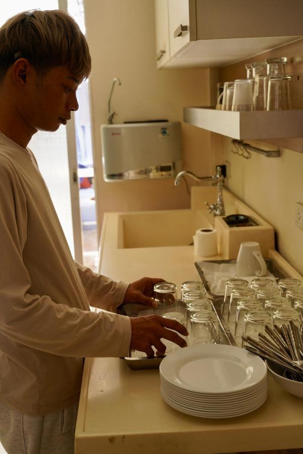 Sura Hostel Bangkok Near Mrt Phra Ram 9 Bagian luar foto