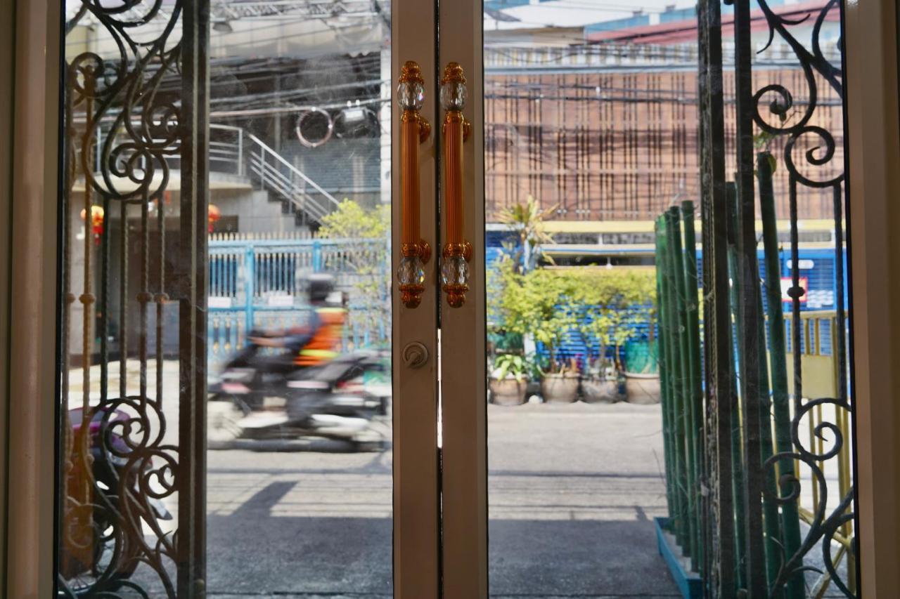 Sura Hostel Bangkok Near Mrt Phra Ram 9 Bagian luar foto