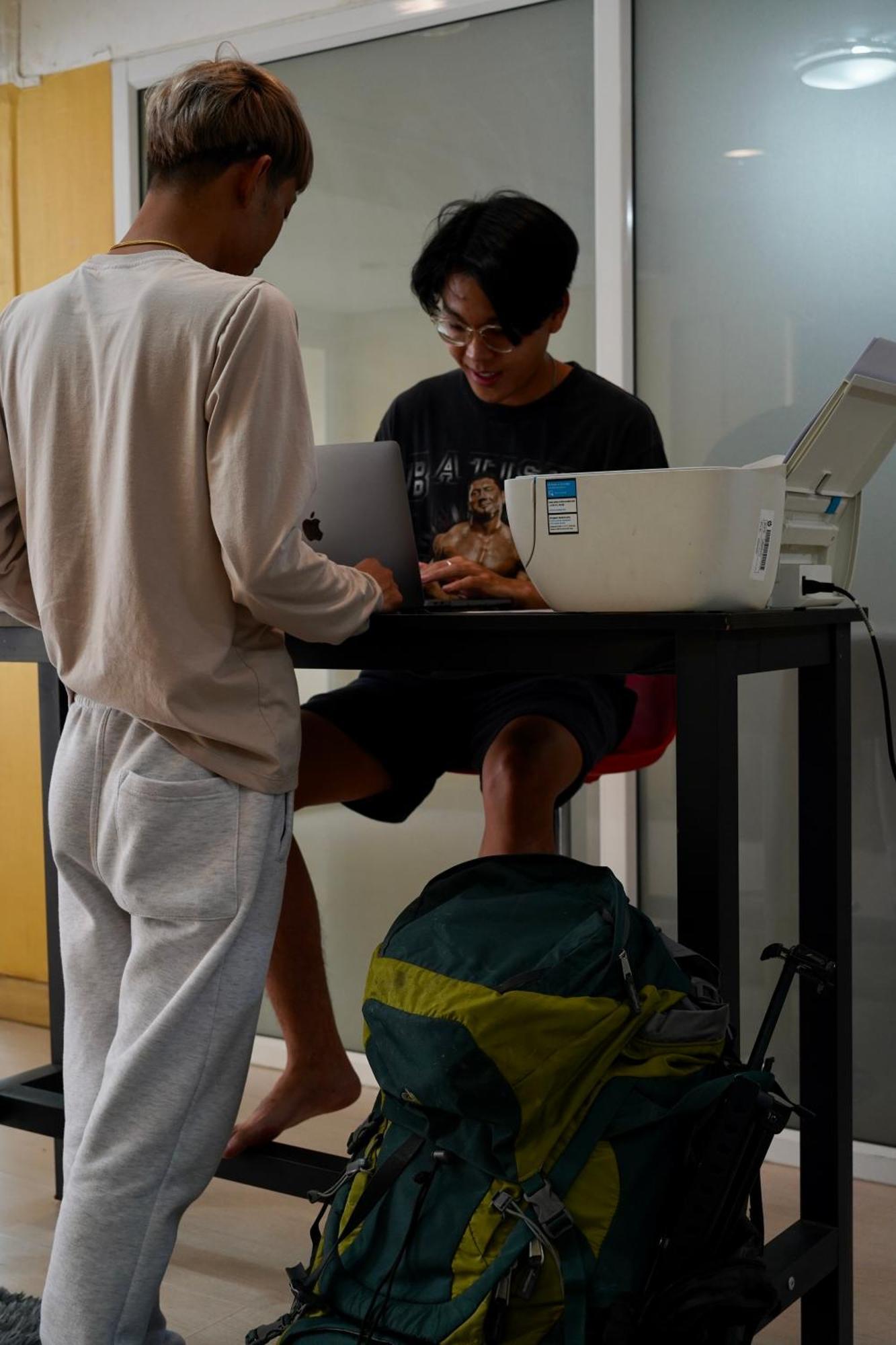 Sura Hostel Bangkok Near Mrt Phra Ram 9 Bagian luar foto