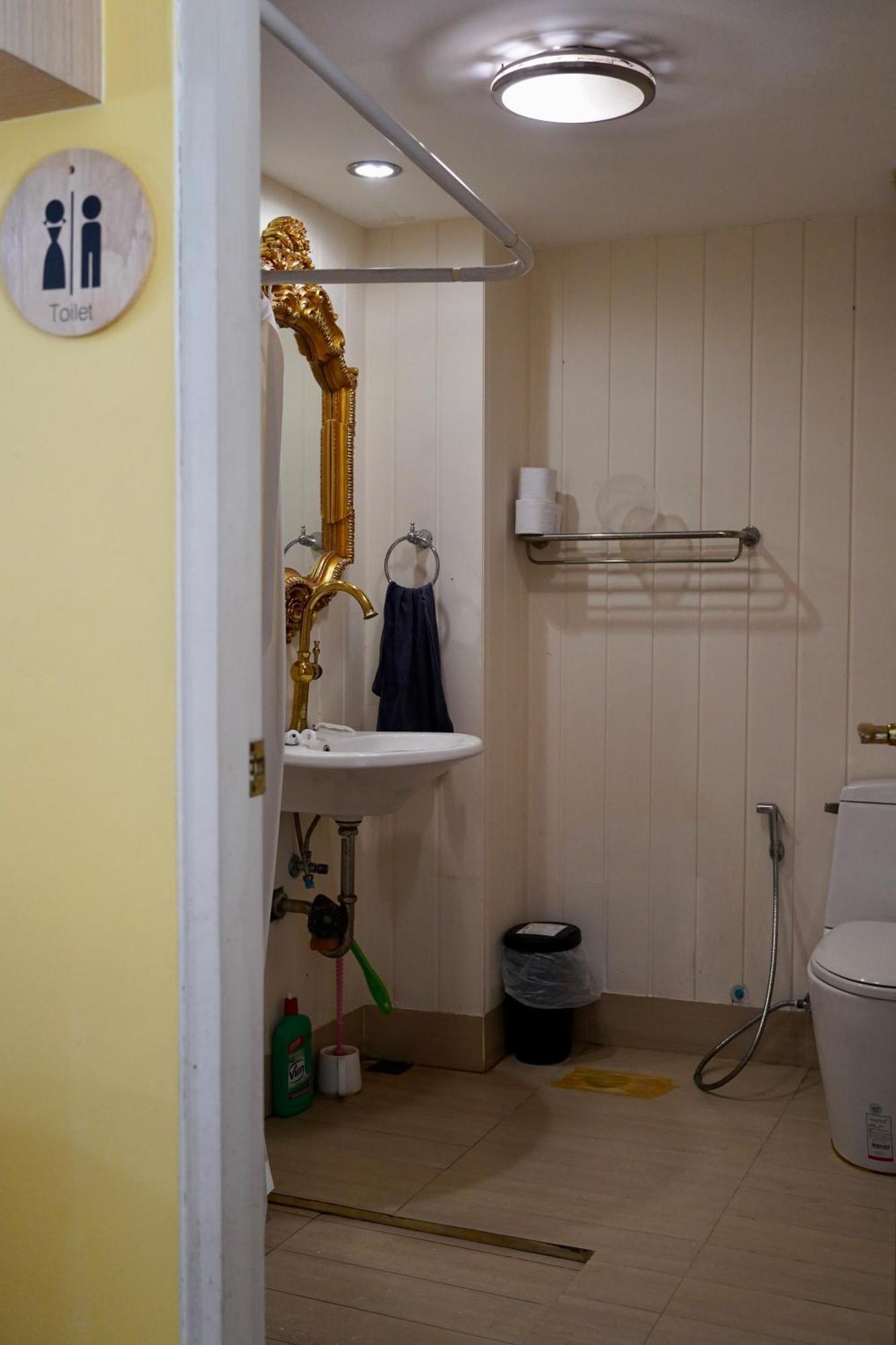 Sura Hostel Bangkok Near Mrt Phra Ram 9 Bagian luar foto