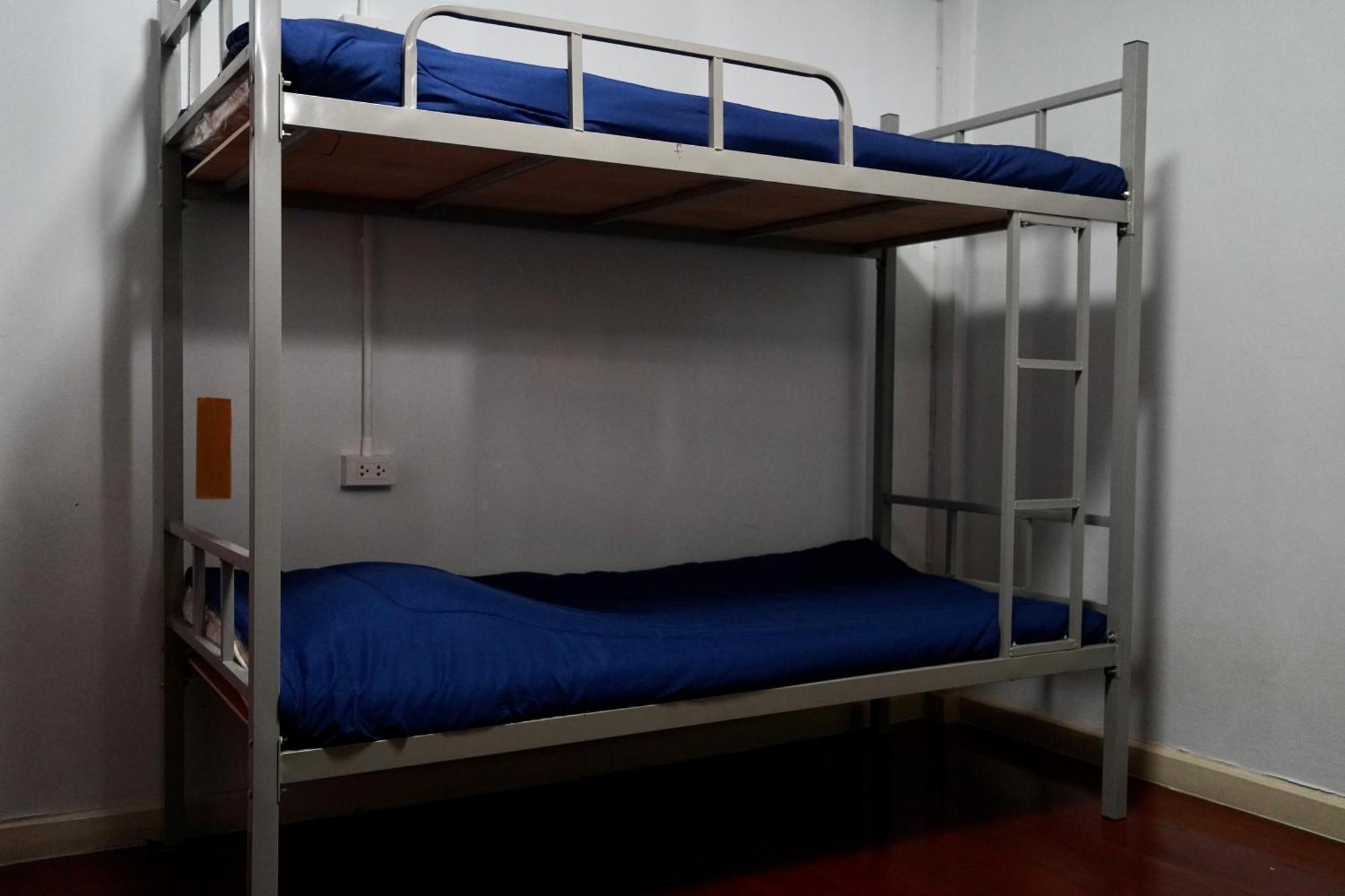 Sura Hostel Bangkok Near Mrt Phra Ram 9 Bagian luar foto