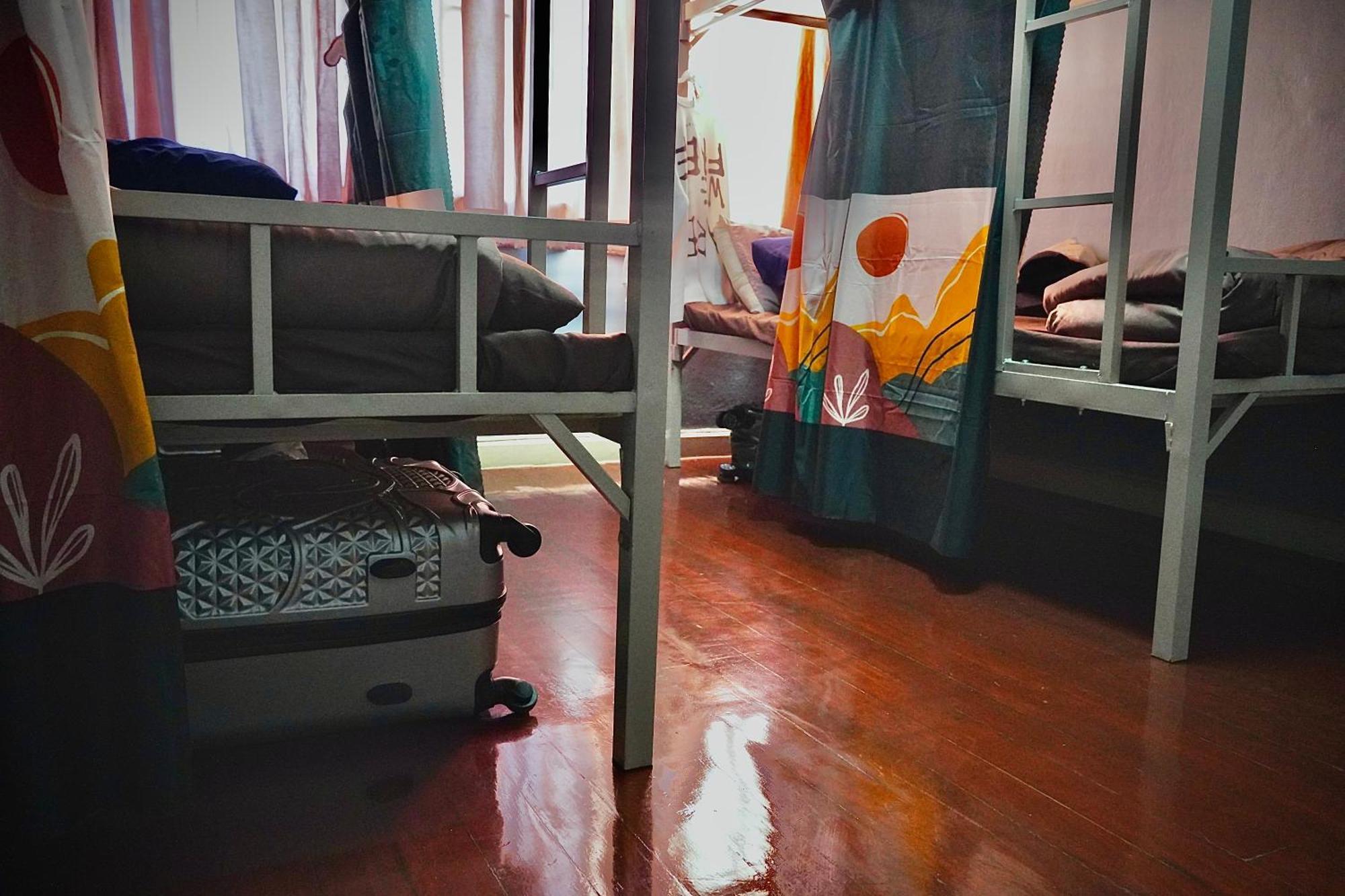 Sura Hostel Bangkok Near Mrt Phra Ram 9 Bagian luar foto